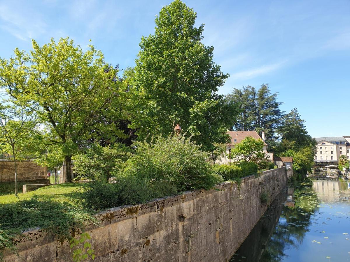 Le Matin Calme - Charme Ancien - Vue Canal Apartment Dole Luaran gambar