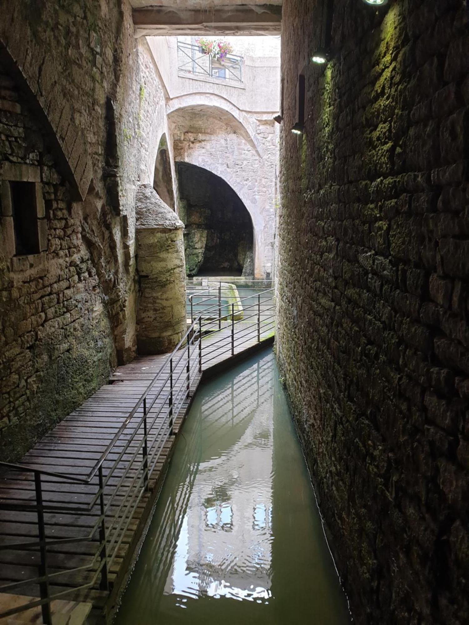 Le Matin Calme - Charme Ancien - Vue Canal Apartment Dole Luaran gambar